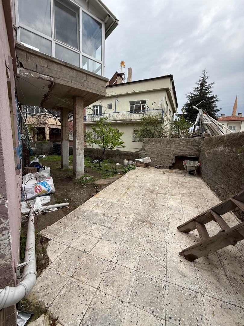 KAYSERİ DEVELİ AŞAĞIEVEREK MAHALLESİNDE SATILIK MÜSTAKİL EV